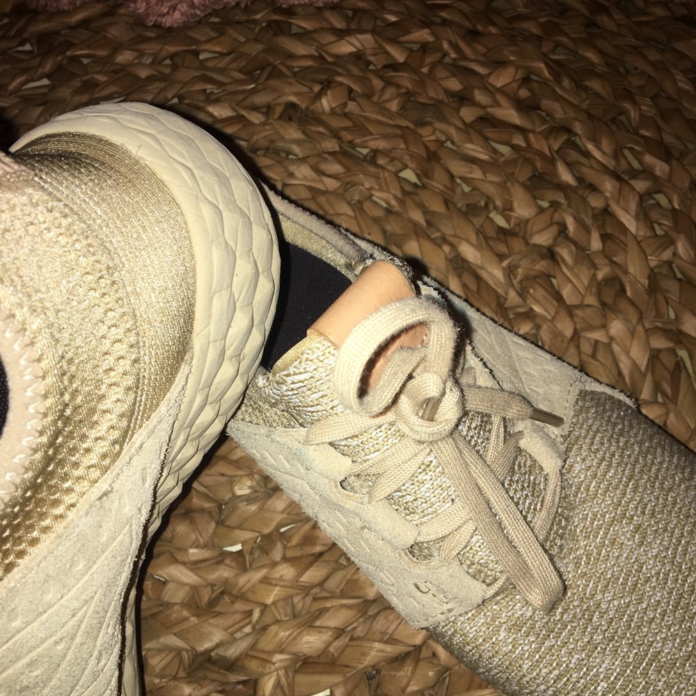 Women’s new balance sneakers